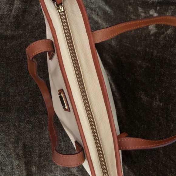 Dooney & Bourke - Picture 4 of 4